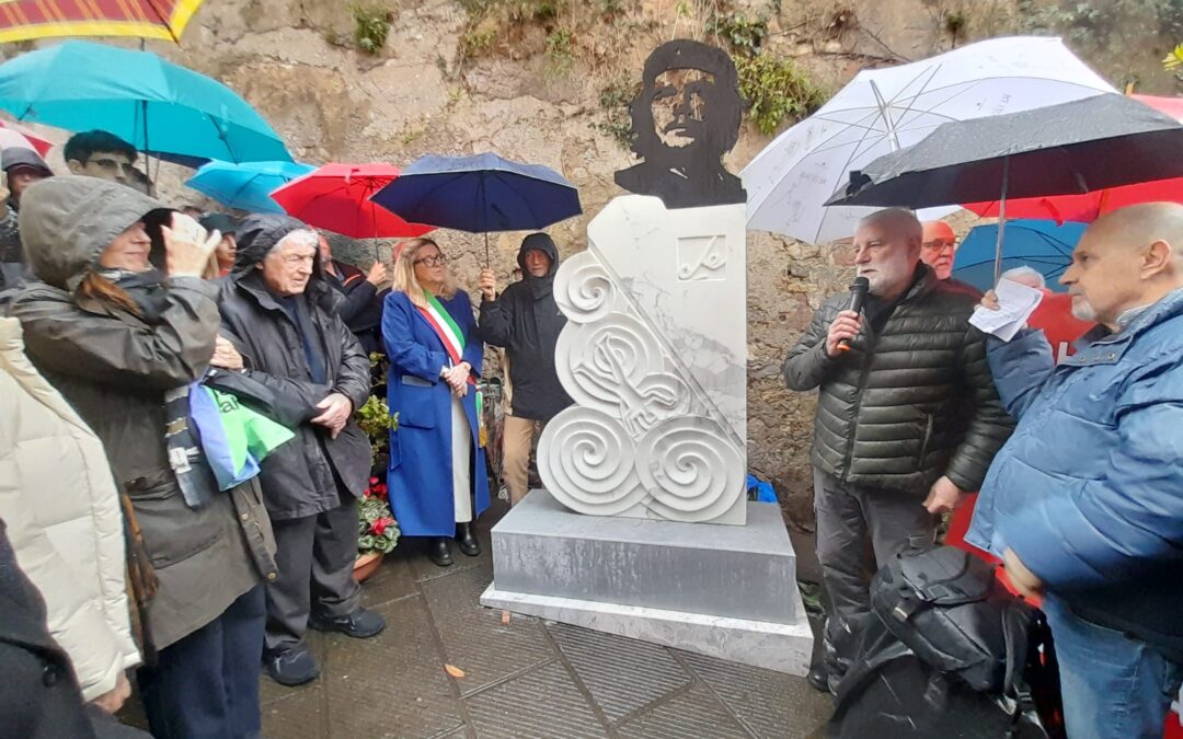 Inaugurata al Baluardo la statua dedicata a Che Guevara